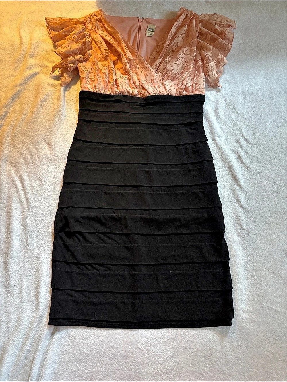 Sangria Floral Lace Mini Dress in Black & Pink Size 8 Like New